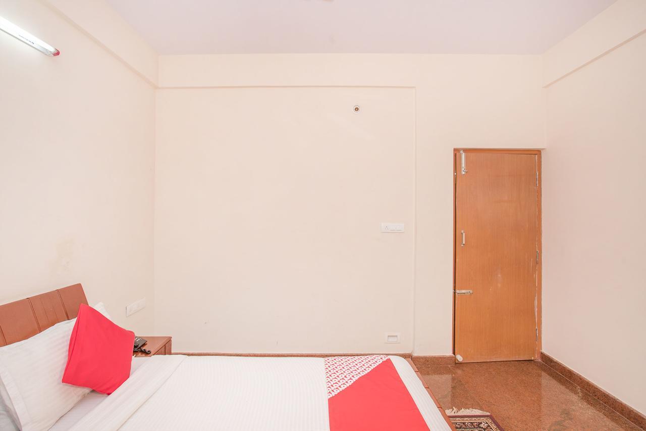 Oyo 9702 Hebbal Hotel Bangalore Ngoại thất bức ảnh